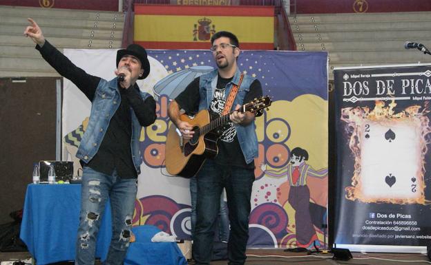 Dos de Picas actúa en Los Conciertos de El Mercado de Arroyo