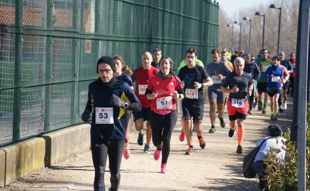 Solidaridad y deporte en la carrera Entreculturas en Arroyo