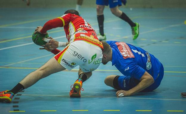 Tercera victoria consecutiva del Gerovida Balonmano Arroyo en el derbi local