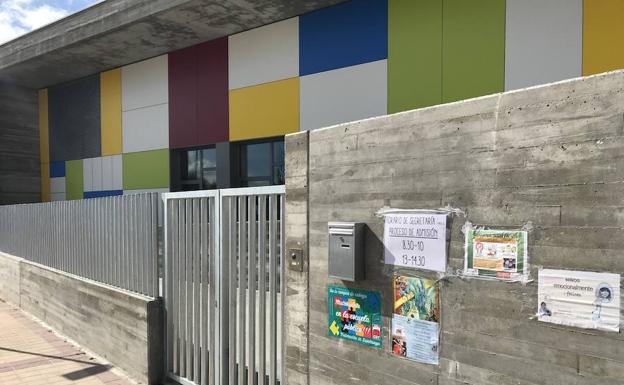 Padres de Arroyo denuncian sentirse presionados por la Dirección Provincial de Educación para cambiar o elegir colegio