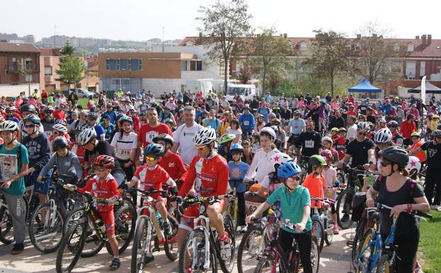 Un millar de personas participan en el XII Día de la Bici de Arroyo