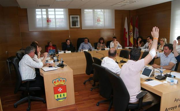 El pleno de Arroyo da cuenta de la reorganización del equipo de gobierno de IPAE