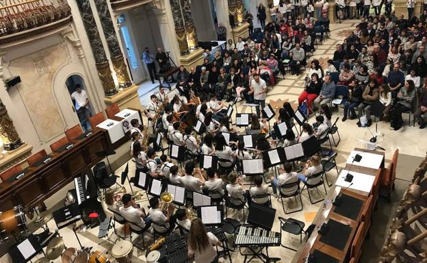 Impresionante concierto de la Banda Juvenil de Arroyo en San Sebastián