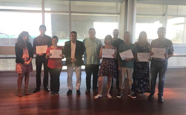 Arroyo clausura los cursos del programa mixto de formación dual 'Pavimentos y albañilería de urbanización'