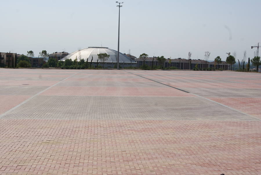 Recepción obra del recinto multiusos en La Flecha