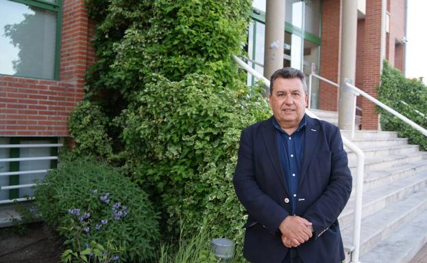 Barrio quiere presentarse a la reelección y admite contactos con el PP