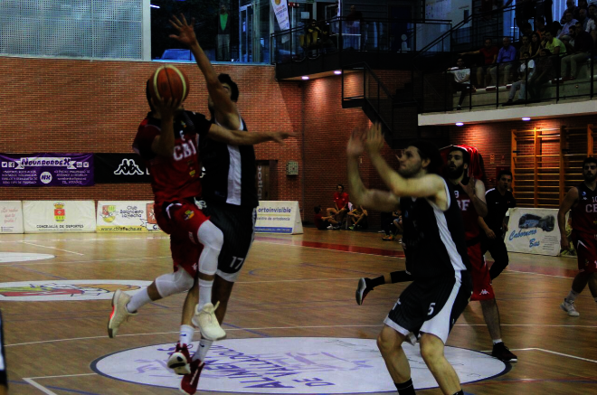 Derrota del C. B. La Flecha en el debut