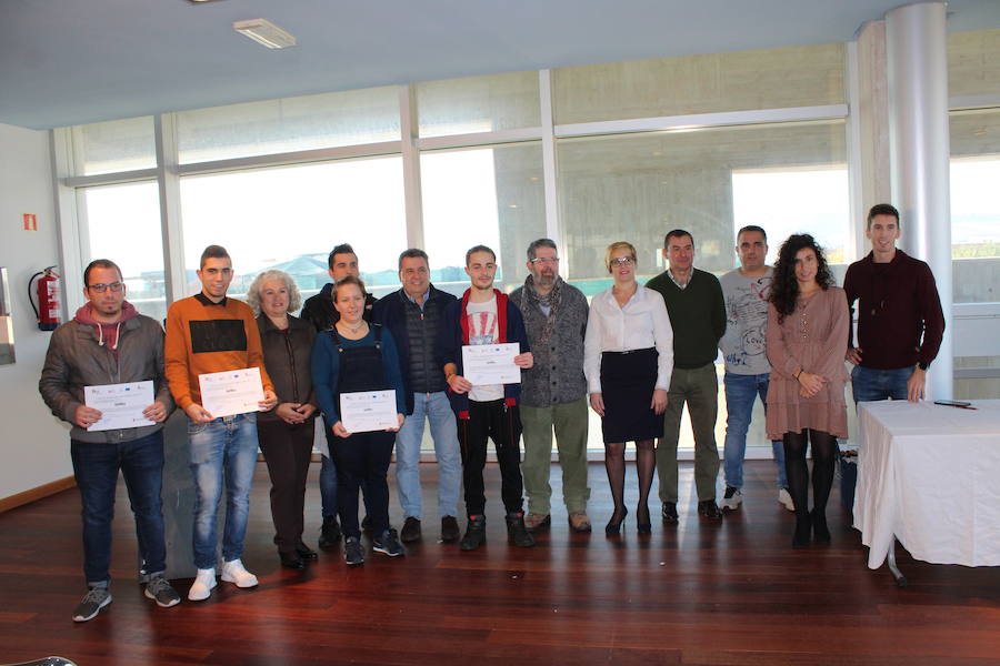 Entrega diplomas Programa Mixto de empleo de Arroyo