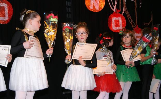 Entrega de becas de la Escuela Municipal de Danza