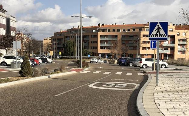 Arroyo modificará la circulación en varias calles y rotondas con el fin de aminorar la velocidad de los vehículos y evitar accidentes