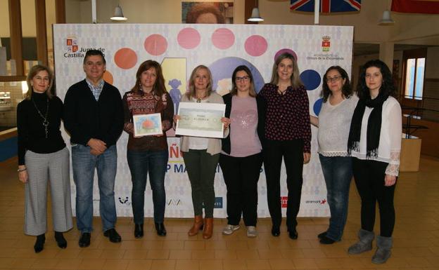 Pyfano recibe la recaudación del bocata solidario del colegio Margarita Salas de Arroyo