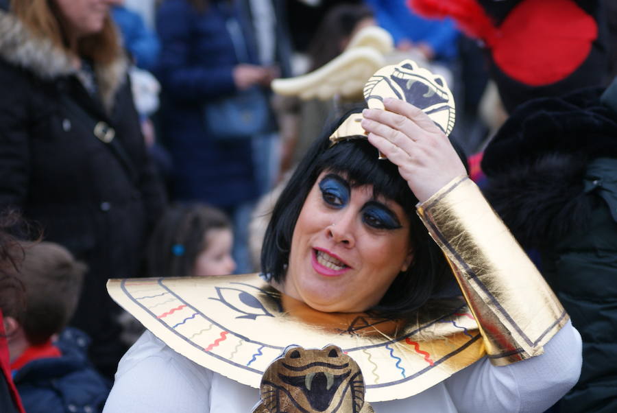 Desfile de disfraces por Carnavales en Arroyo