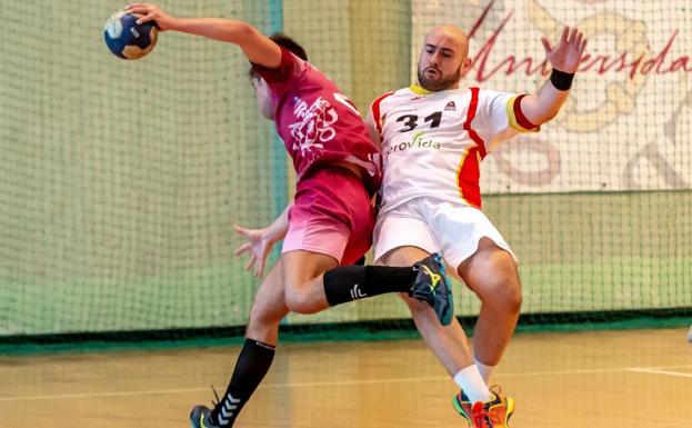 El DomusVi BM Arroyo cede en el derbi vallisoletano frente a la UVA