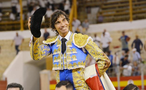 Curro Díaz por Emilio de Justo en La Flecha