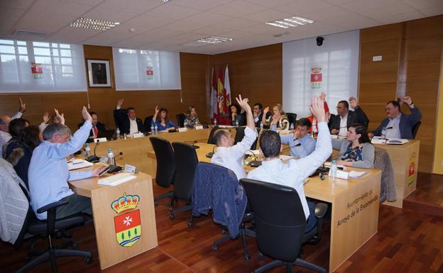 Arroyo solicita a la Junta autorización y concesión de una nueva farmacia