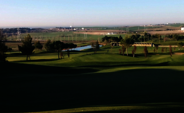 La portavoz de Podemos vota en solitario en contra de los precios del campo de golf de Sotoverde