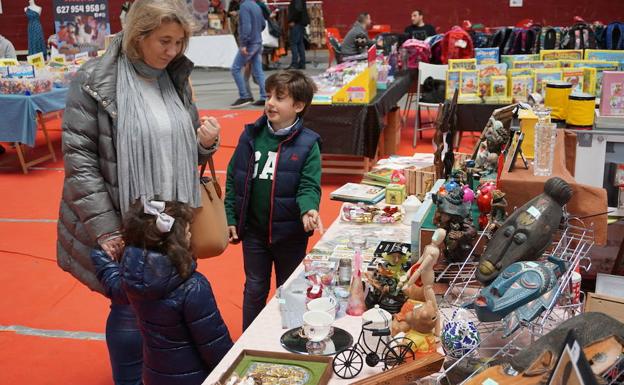 El Mercado de Arroyo retoma su frenética actividad antes de Semana Santa