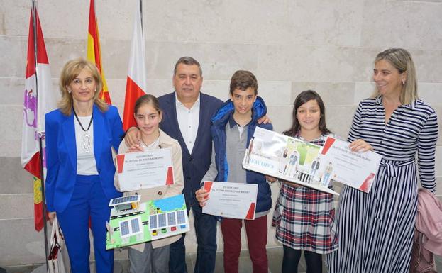 Arroyo entrega los premios del concurso de emprendimiento escolar