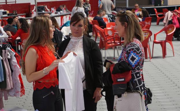 Moda de verano y buena música en El Mercado de Arroyo