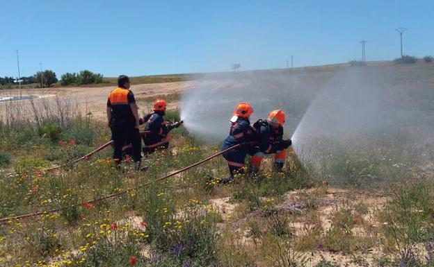 Voluntarios de Protección Civil realizan una jornada sobre incendios en Arroyo