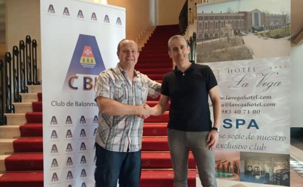 El Balonmano Arroyo presenta a Jordi Escudero como nuevo técnico