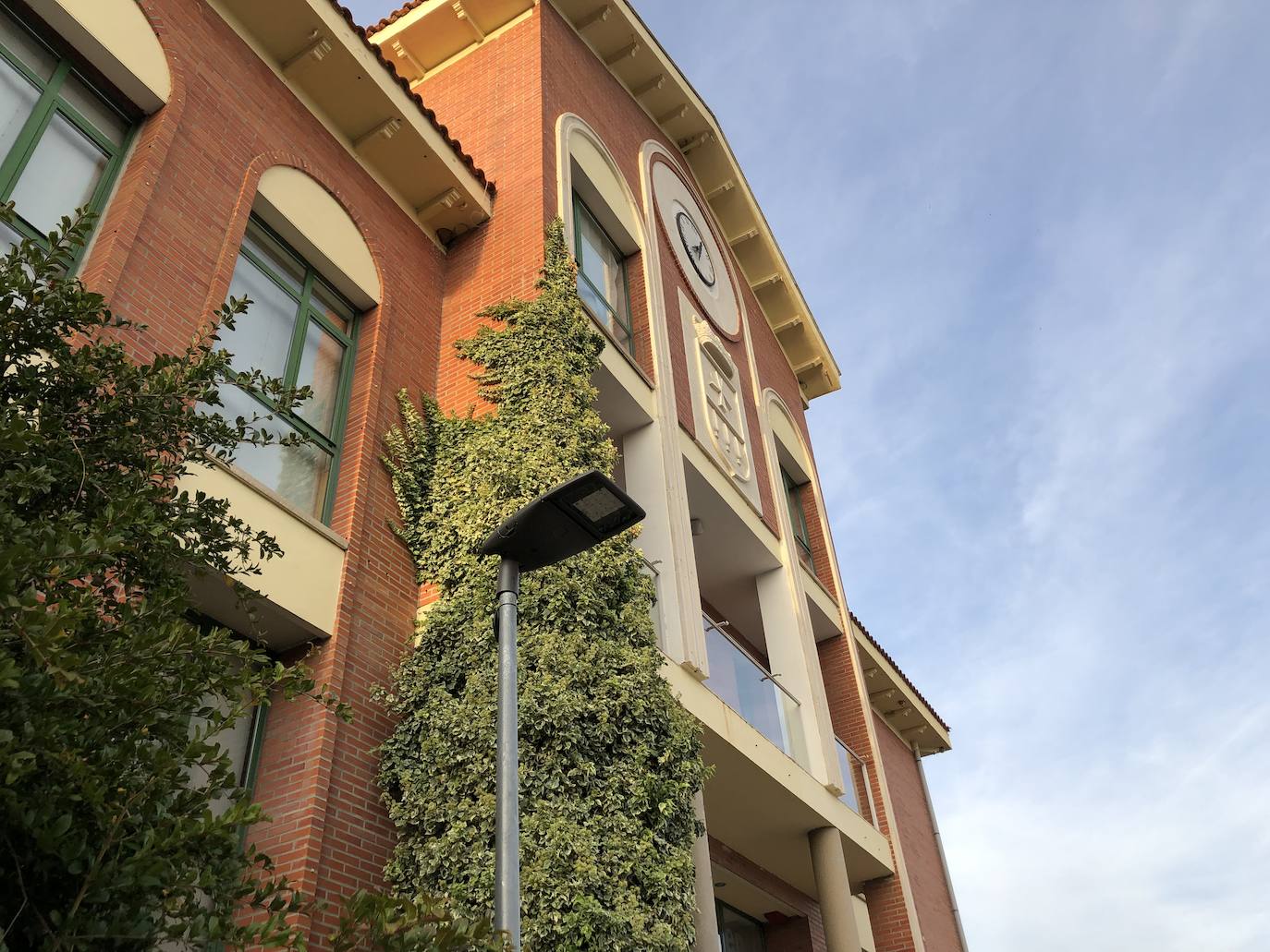 Arroyo reducirá la factura energética en 50.000 euros tras instalar luminarias led en nueve calles