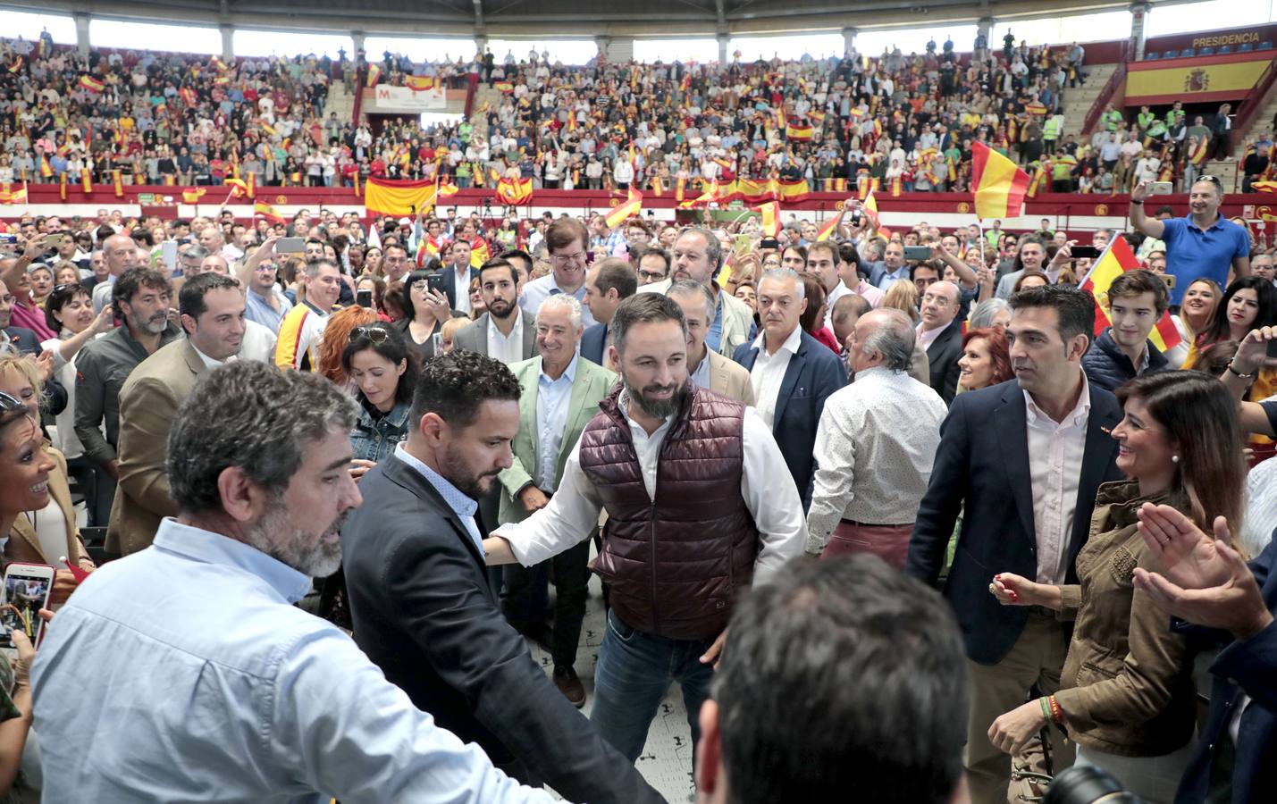 Santiago Abascal se postula en Arroyo como única alternativa de Gobierno en España «frente al centralismo de PP, PSOE y C´s»