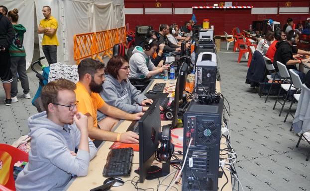 Netwired! bate récord y congrega en Arroyo a medio millar de internautas