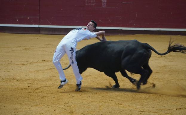 La cubierta de La Flecha acoge la final de la primera edición del Castellano de Oro