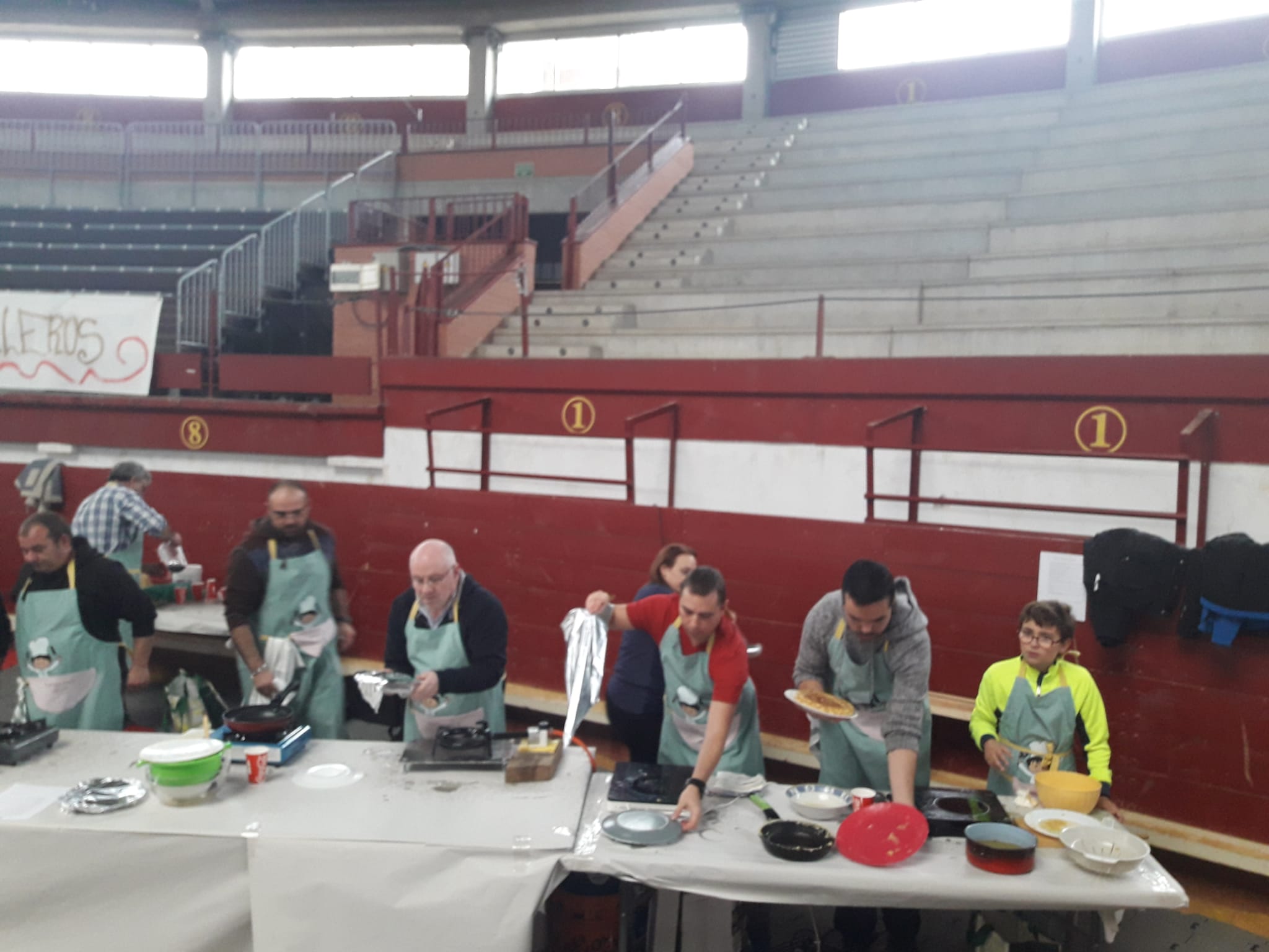 Concurso masculino de tortillas en Arroyo de la Encomienda