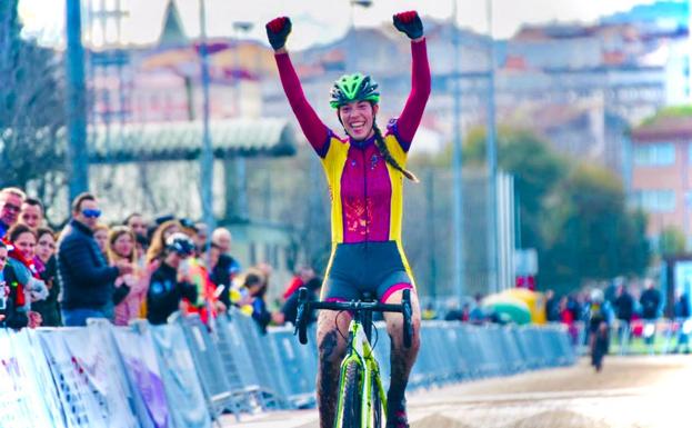 Estela Domínguez triunfa en la Copa de España de ciclocross