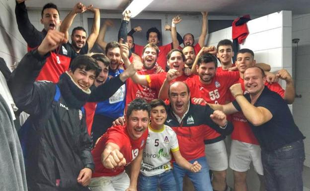 El BM Arroyo logra una remontada épica en Santander