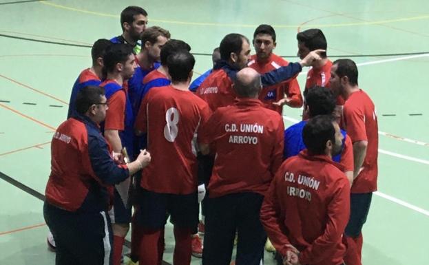 El Unión Arroyo aguantó quince minutos al líder