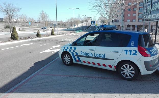 Interceptado en Arroyo por conducción temeraria, alcoholemia y estar a punto de chocar con la Policía Local