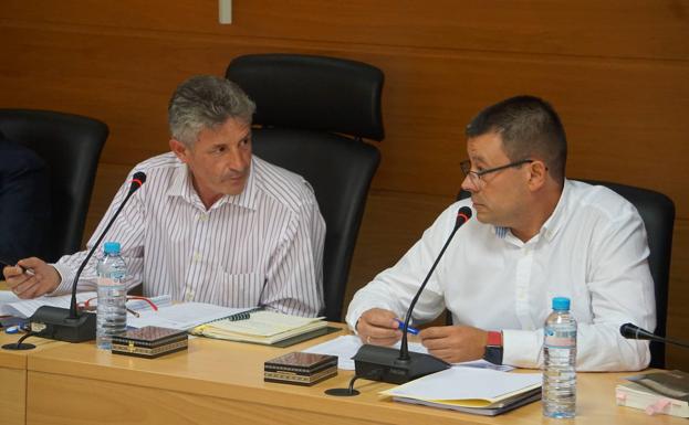 El Ayuntamiento refuerza el apoyo a las empresas de Arroyo con la actualización de la guía de negocios y servicios