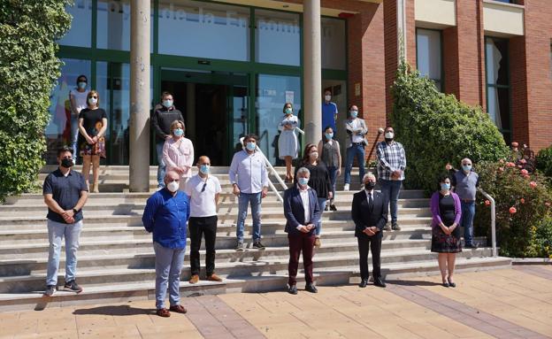 Minuto de silencio en Arroyo en memoria de los fallecidos por Covid-19