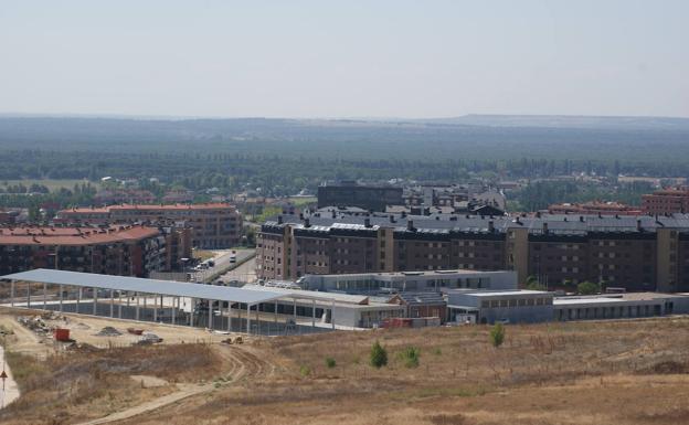 Aplausos de los vecinos en Arroyo durante la detención de un varón por violencia de género