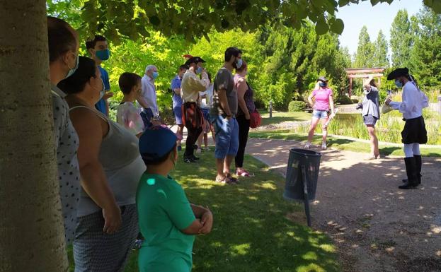 Arroyo retoma los paseos teatralizados en el jardín botánico