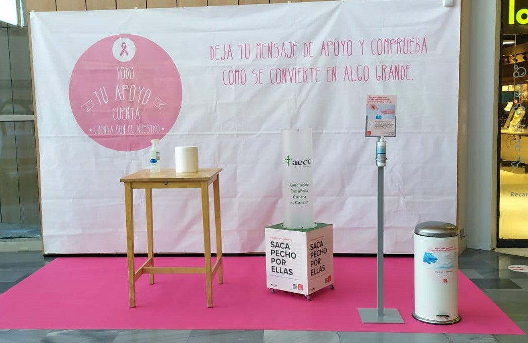 RÍO Shopping apoya a la AECC con un mural a favor de las heroínas del cáncer de mama