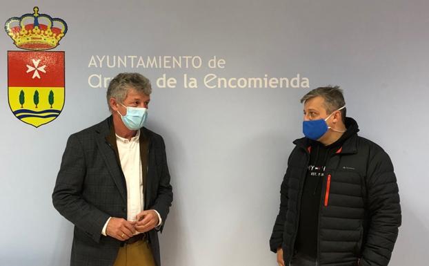 El Ayuntamiento de Arroyo y la Asociación de Hostelería local firman un convenio de colaboración