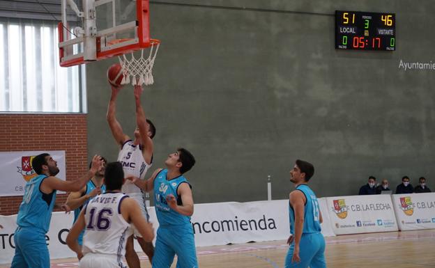 Victorias de la UVa y el CB La Flecha en el torneo de Navidad de Arroyo