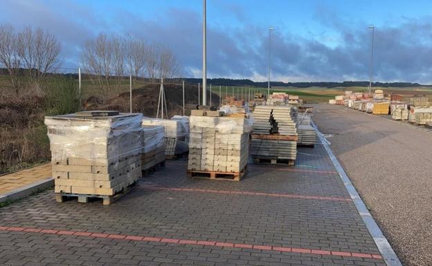 Vecinos por Arroyo muestra su preocupación por la existencia de materiales de obra en la vía pública