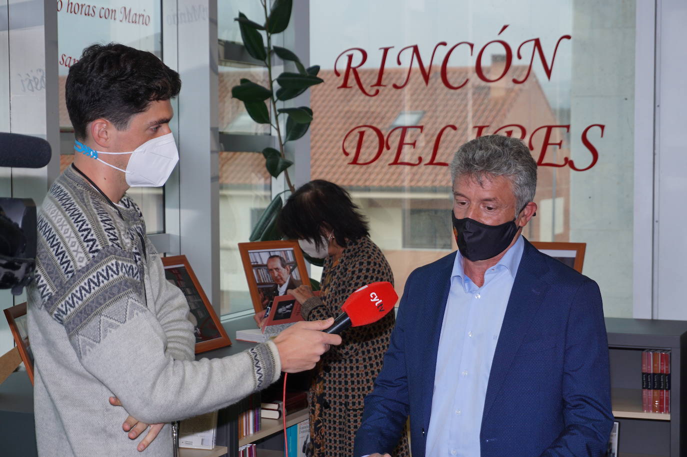 Inauguración Rincón de Delibes en la biblioteca de la Casa de Cultura