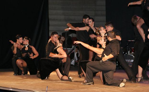 Arroyo recupera su festival internacional de folklore