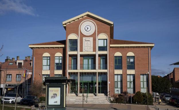 Los vecinos de Arroyo podrán liquidar el IBI y la plusvalía de forma telemática desde las notarías