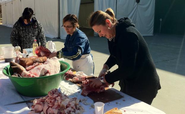 Fiesta de la matanza del cerdo en Arroyo
