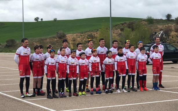 Los corredores de Arroyo lo dan todo en Coreses en Copa BTT CyL