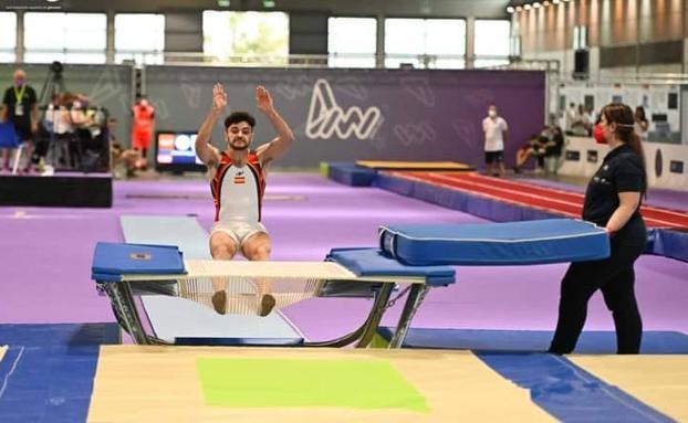 Andrés Martínez, oro por equipos y bronce individual en trampolín