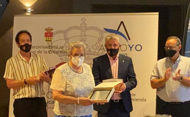 Arroyo mantiene activos a sus mayores durante el verano