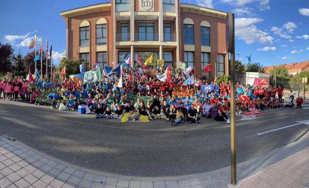 1.500 peñistas de 69 peñas de Arroyo, se reúnen en una jornada de hermanamiento